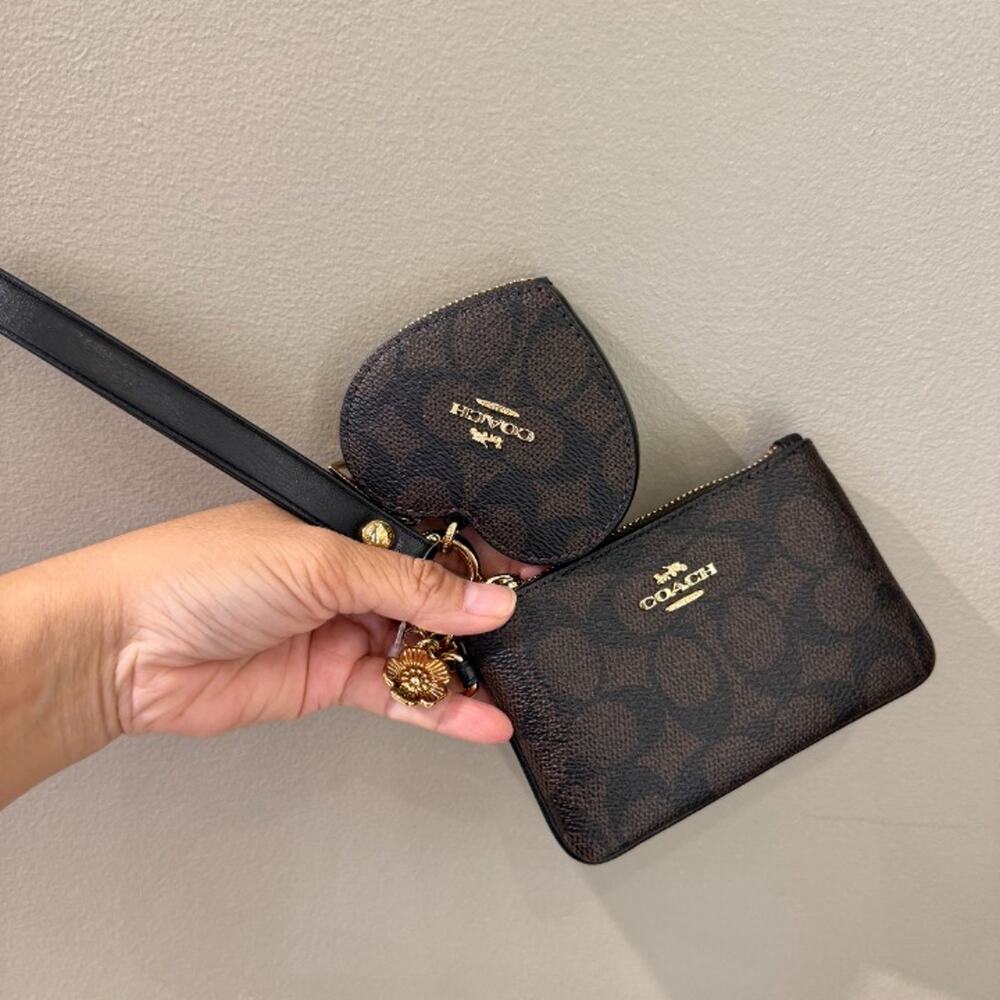 New‼️Coach Wristlet And Heart Pouch Signature Canvas Charm CEO28 Walnut/Black